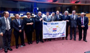Delegacija Grada Belišće s priznanjem ACES Europe.
